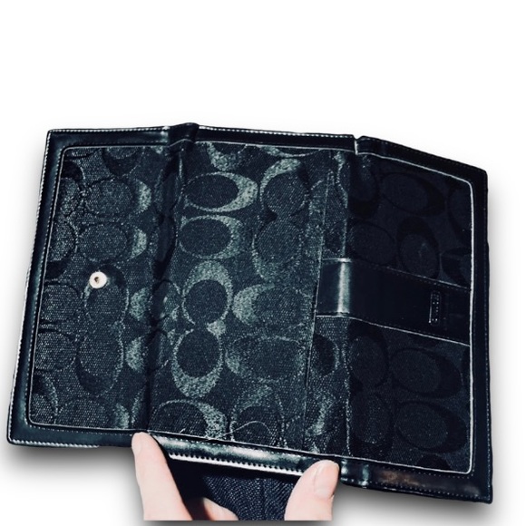 Coach Clutch / Wallet • Black Monogram Signature Tri-Fold Bag - Picture 4 of 7